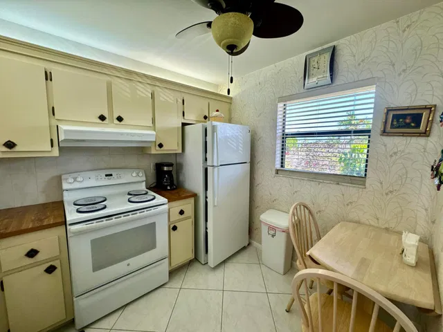 Unit 205 photo 8