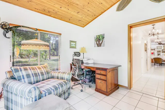 Residence photo 12