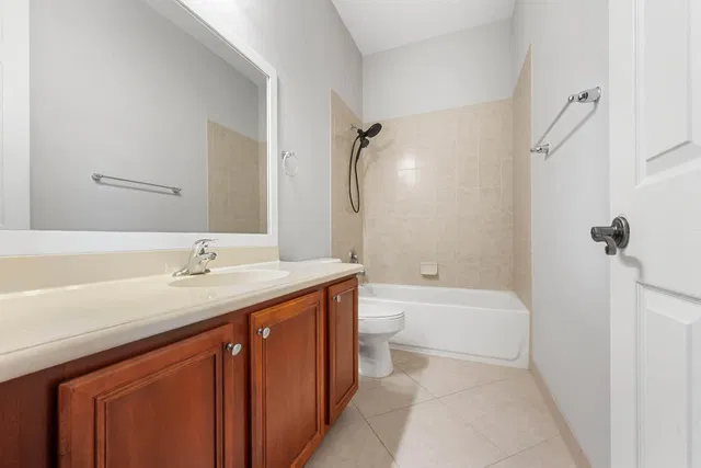 Canterbury Place Residence photo 15