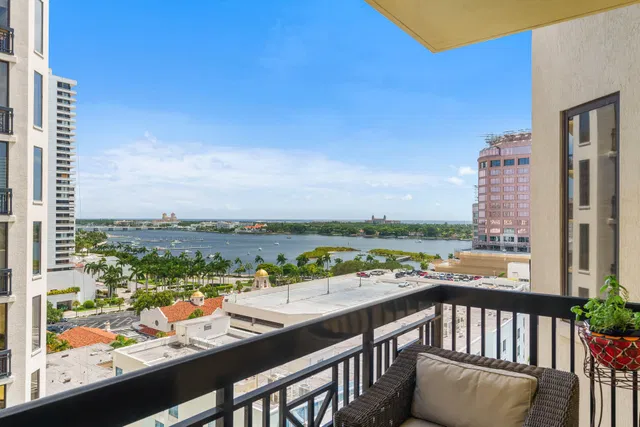 One City Plaza Unit 1011 photo 17
