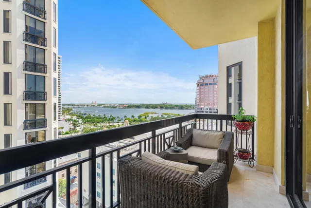 One City Plaza Unit 1011 photo 18
