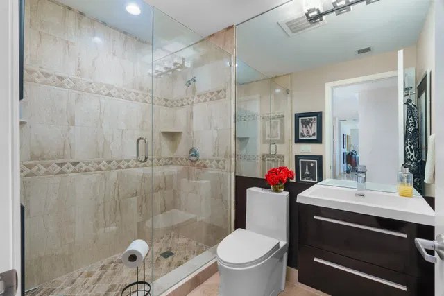 One City Plaza Unit 1011 photo 27