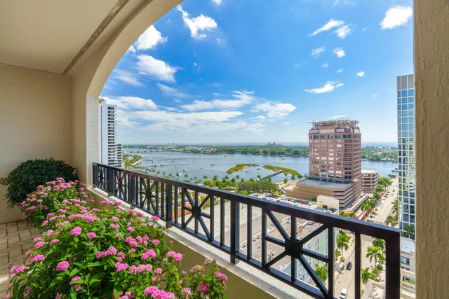 One City Plaza Unit 1011 photo 38