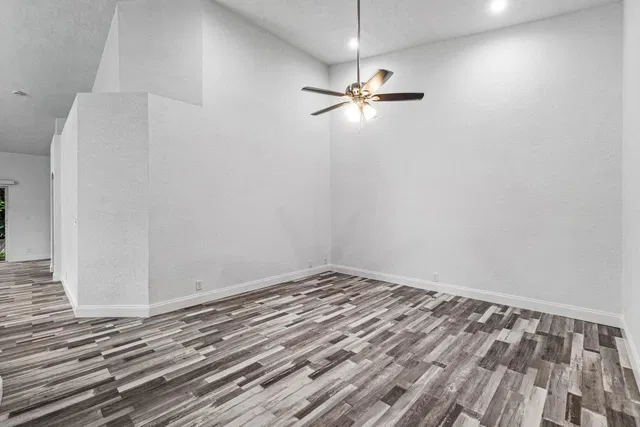 Residence photo 12