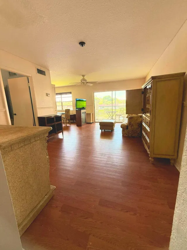 Residence photo 2