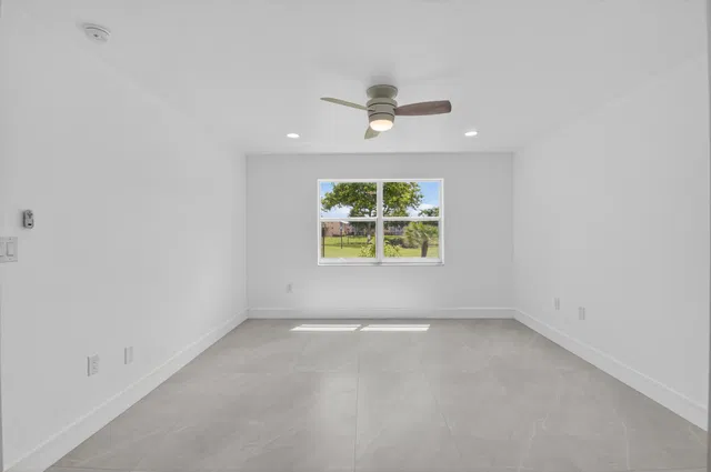 Unit 1509 photo 16