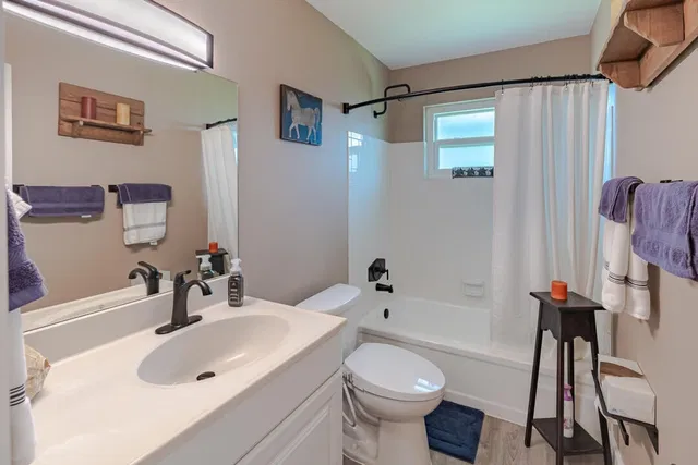 Unit 117-10 photo 8