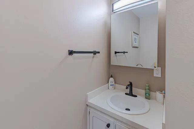 Unit 117-10 photo 14
