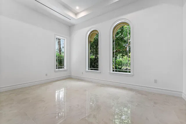 Lake Shore Estates Residence photo 39