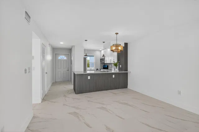 Unit 622 photo 5
