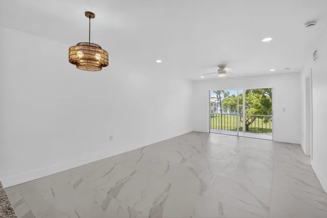 Unit 622 photo 6