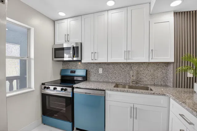 Unit 622 photo 9