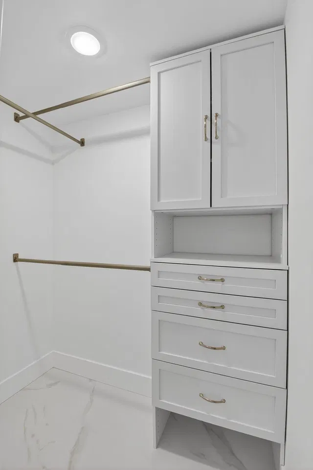 Unit 622 photo 13