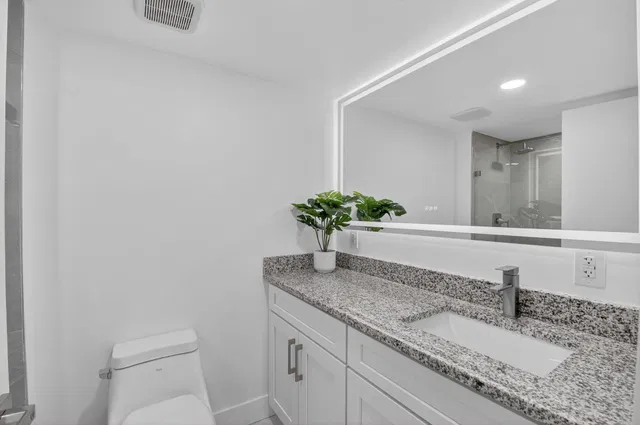 Unit 622 photo 14