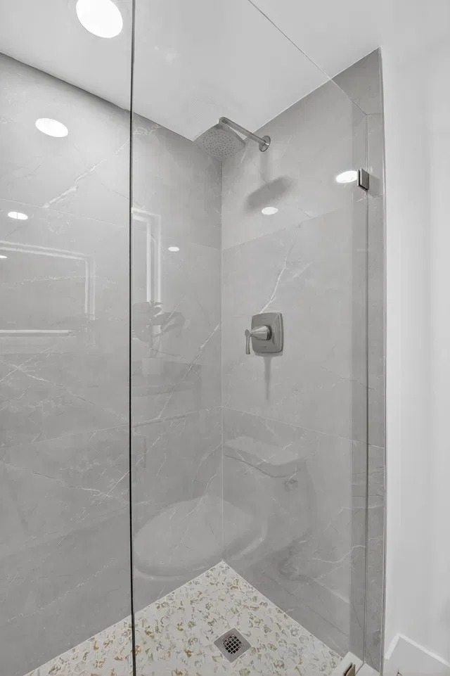 Unit 622 photo 15