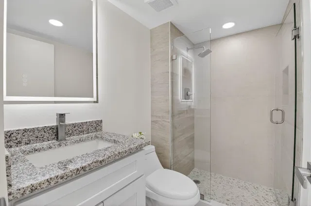 Unit 622 photo 17