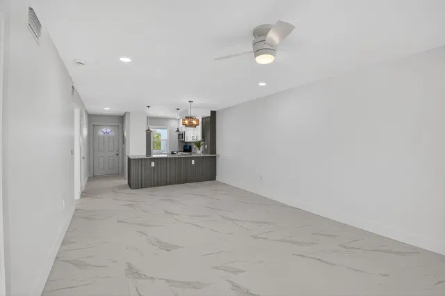 Unit 622 photo 27