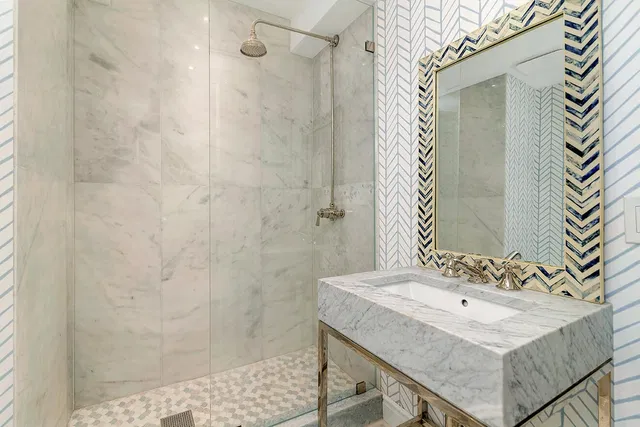 The Meridian Unit 305n photo 9