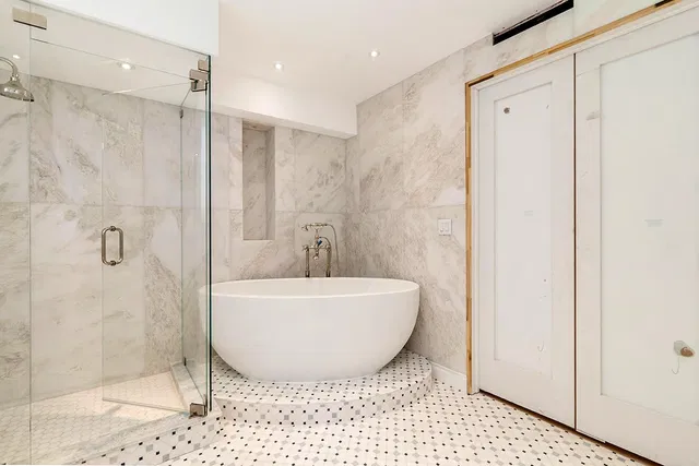 The Meridian Unit 305n photo 16