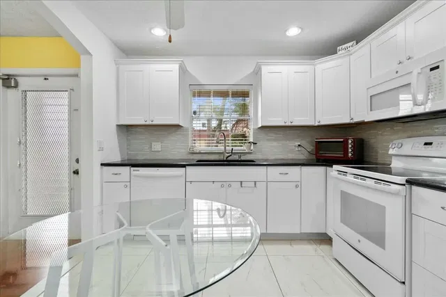 Residence photo 3