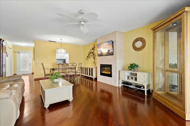 Residence photo 6