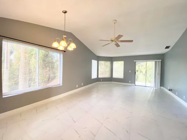 Unit 16-201 photo 3