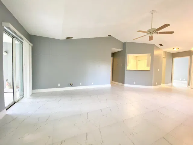Unit 16-201 photo 5