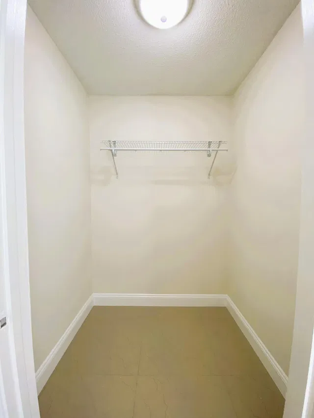 Unit 7-102 photo 4