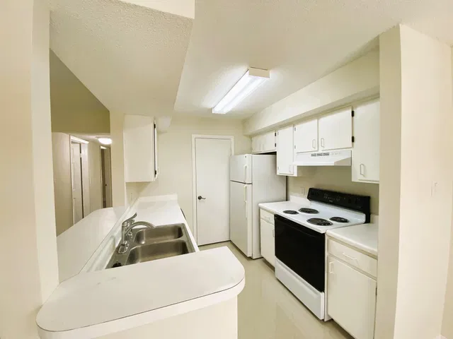 Unit 7-102 photo 12