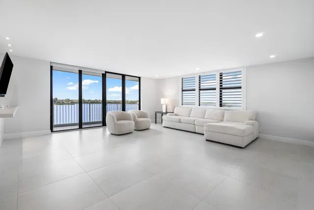 2860 S Ocean Palm Beach Unit 506 photo 4