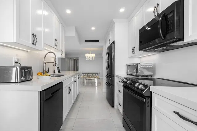 2860 S Ocean Palm Beach Unit 506 photo 9