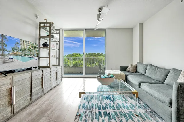 Boynton Beach Club Unit 406 photo 5