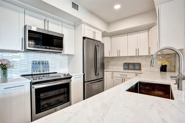 Boynton Beach Club Unit 406 photo 8