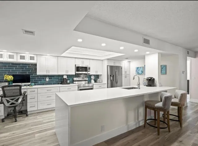 Unit 6103 photo 3