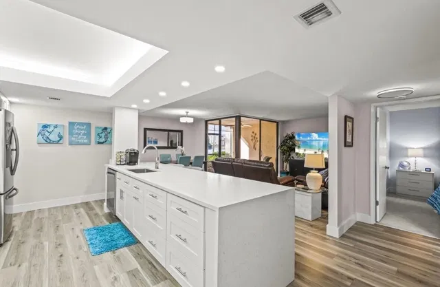 Unit 6103 photo 8