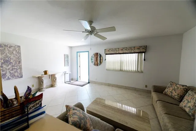 Unit F photo 8