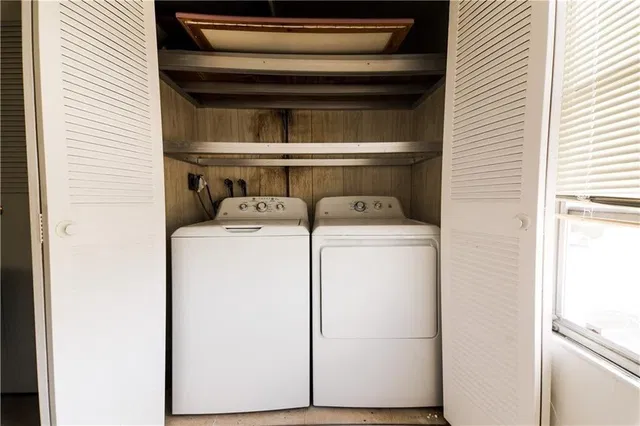 Unit F photo 17