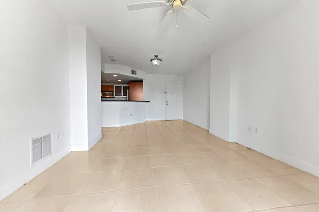 610 Clematis Unit 638 photo 4