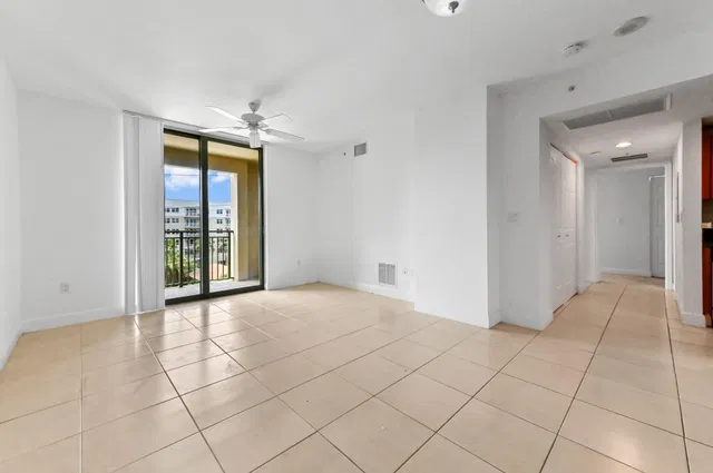 610 Clematis Unit 638 photo 5