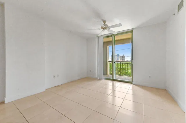610 Clematis Unit 638 photo 6