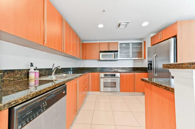 610 Clematis Unit 638 photo 9