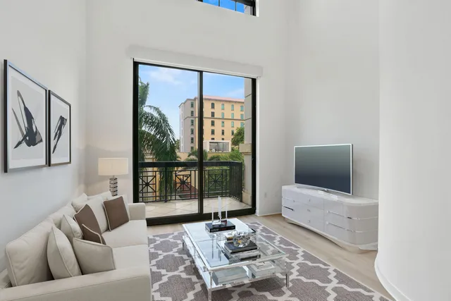 One City Plaza Unit 211 photo 2