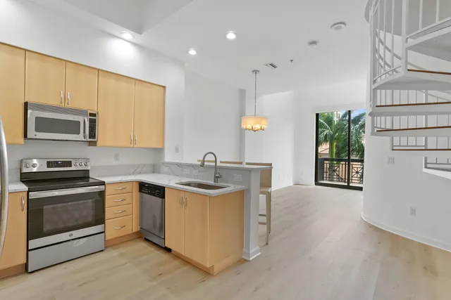 One City Plaza Unit 211 photo 5