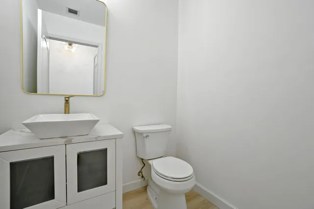 One City Plaza Unit 211 photo 9