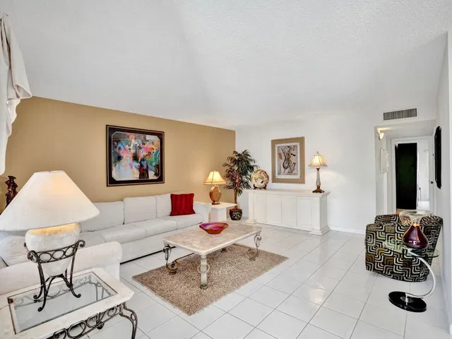 Residence photo 6