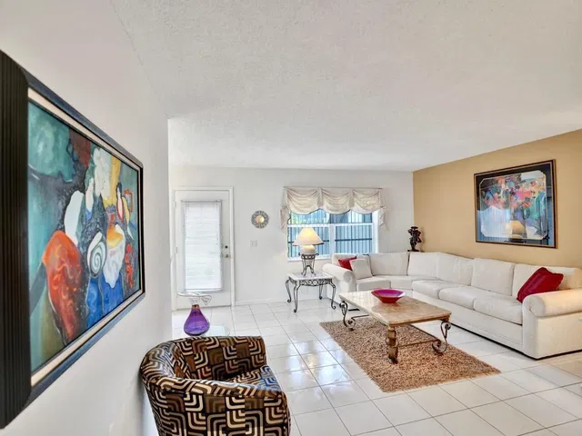 Residence photo 8