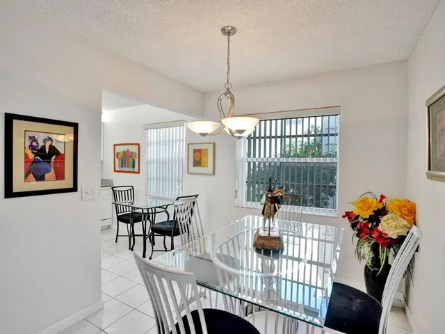 Residence photo 10