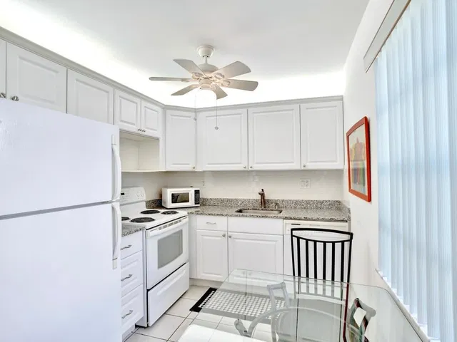 Residence photo 11