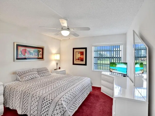 Residence photo 17