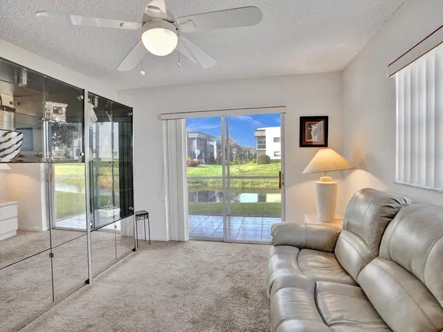 Residence photo 23